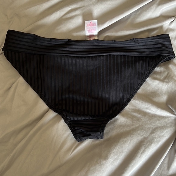 🌻Black bikini bottoms🌻 - Picture 4 of 4